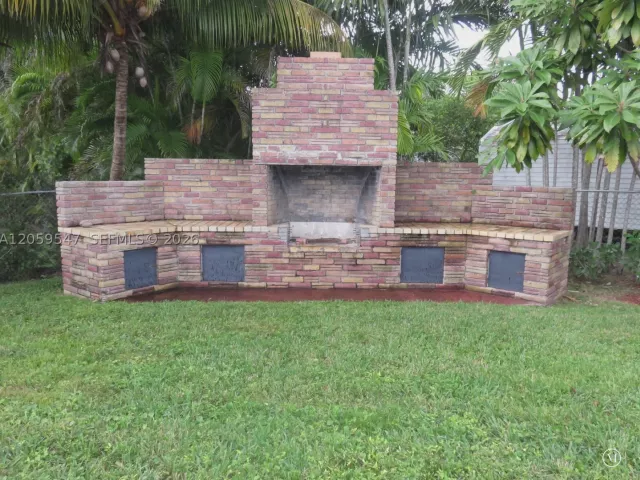 3-bedroom home for rent in Miami - 5801 SW 28 ST - MondialRealty