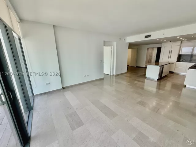 2-bedroom condo for sale in Miami - 68 SE 6th St 2707 - MondialRealty