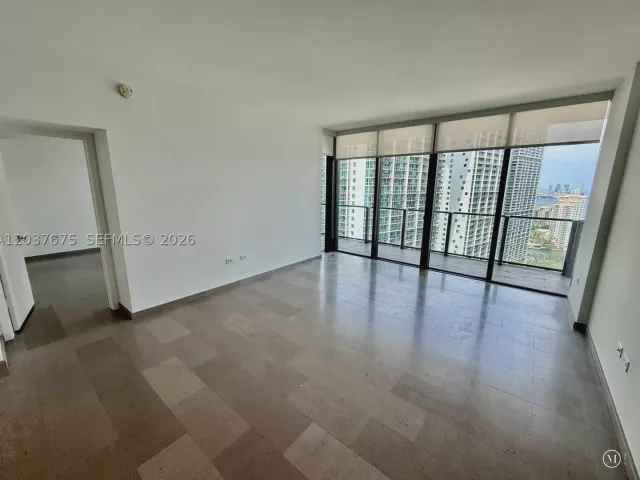 2-bedroom condo for sale in Miami - 68 SE 6th St 2707 - MondialRealty