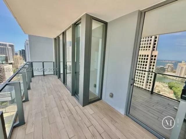 2-bedroom condo for sale in Miami - 68 SE 6th St 2707 - MondialRealty