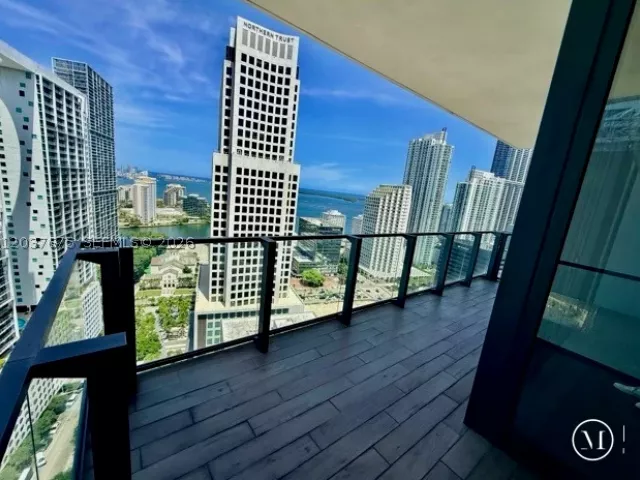 2-bedroom condo for sale in Miami - 68 SE 6th St 2707 - MondialRealty