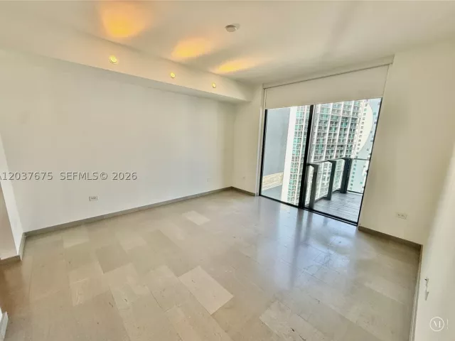 2-bedroom condo for sale in Miami - 68 SE 6th St 2707 - MondialRealty