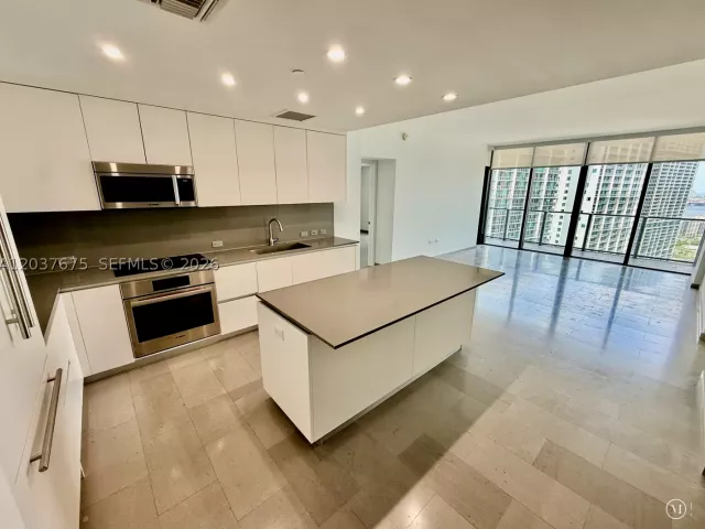2-bedroom condo for sale in Miami - 68 SE 6th St 2707 - MondialRealty