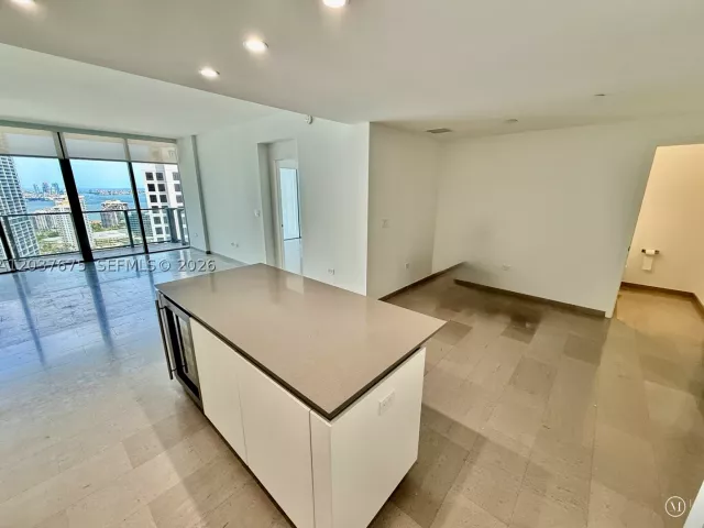 2-bedroom condo for sale in Miami - 68 SE 6th St 2707 - MondialRealty