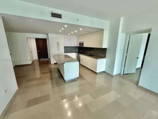 2-bedroom condo for sale in Miami - 68 SE 6th St 2707 - MondialRealty
