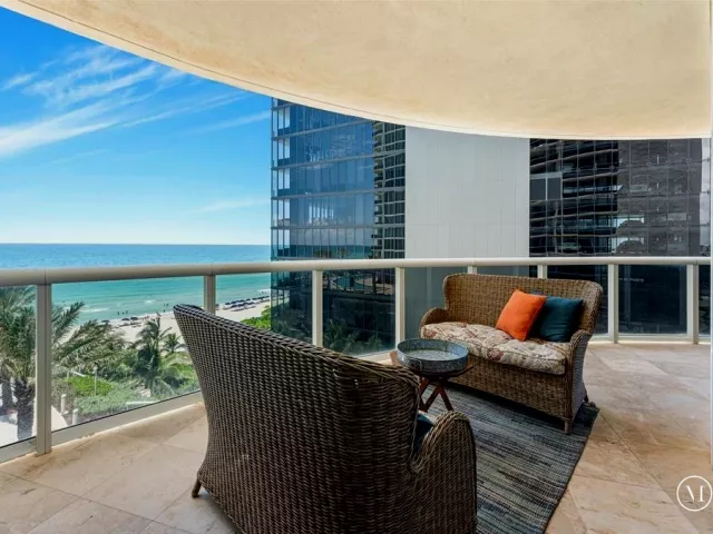2-bedroom condo for rent in Sunny Isles Beach - 17201 COLLINS Avenue 805 - MondialRealty