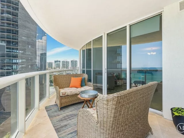 2-bedroom condo for rent in Sunny Isles Beach - 17201 COLLINS Avenue 805 - MondialRealty