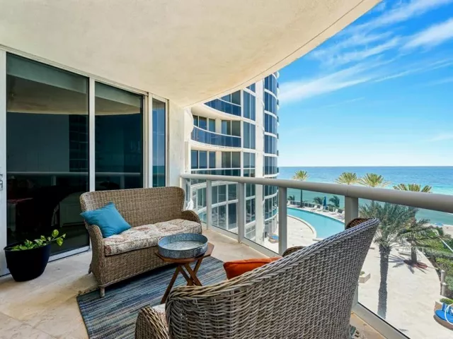 2-bedroom condo for rent in Sunny Isles Beach - 17201 COLLINS Avenue 805 - MondialRealty