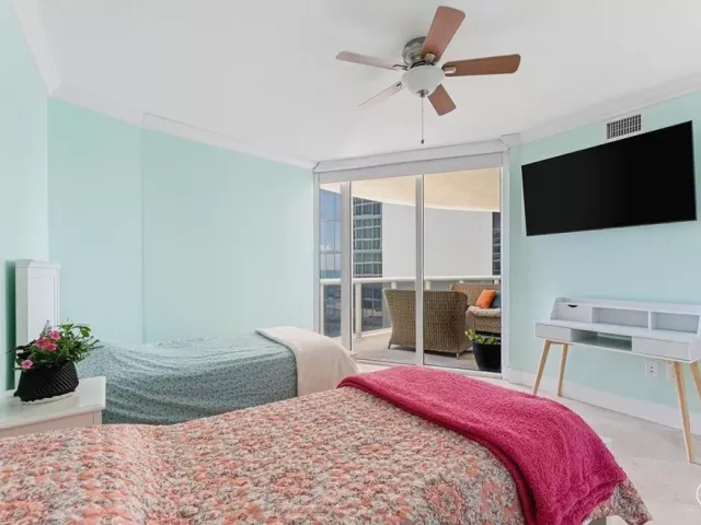 2-bedroom condo for rent in Sunny Isles Beach - 17201 COLLINS Avenue 805 - MondialRealty