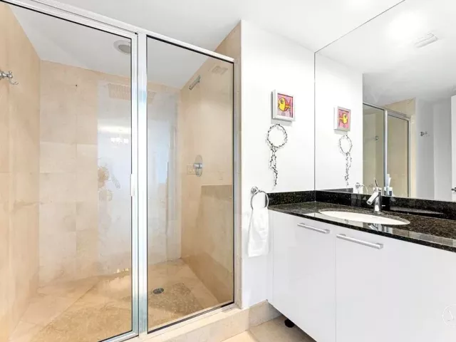 2-bedroom condo for rent in Sunny Isles Beach - 17201 COLLINS Avenue 805 - MondialRealty