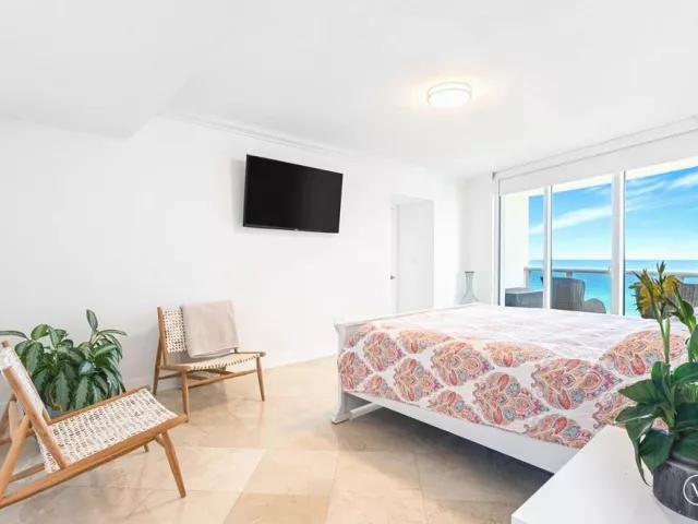 2-bedroom condo for rent in Sunny Isles Beach - 17201 COLLINS Avenue 805 - MondialRealty