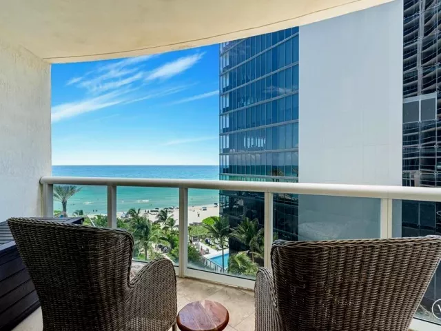 2-bedroom condo for rent in Sunny Isles Beach - 17201 COLLINS Avenue 805 - MondialRealty