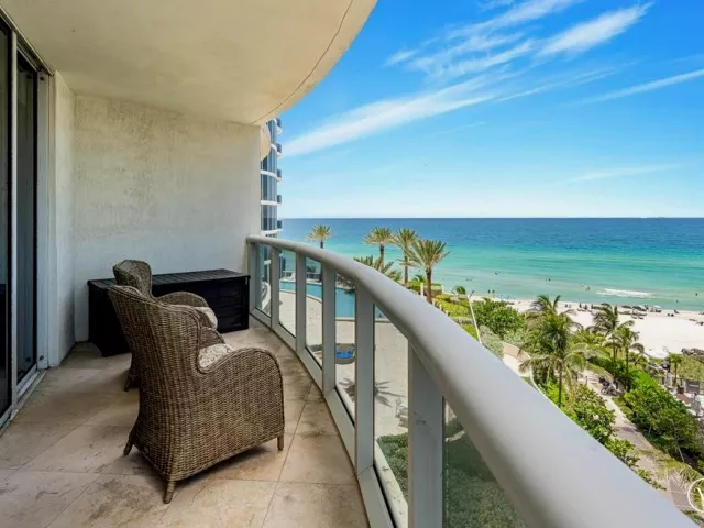 2-bedroom condo for rent in Sunny Isles Beach - 17201 COLLINS Avenue 805 - MondialRealty