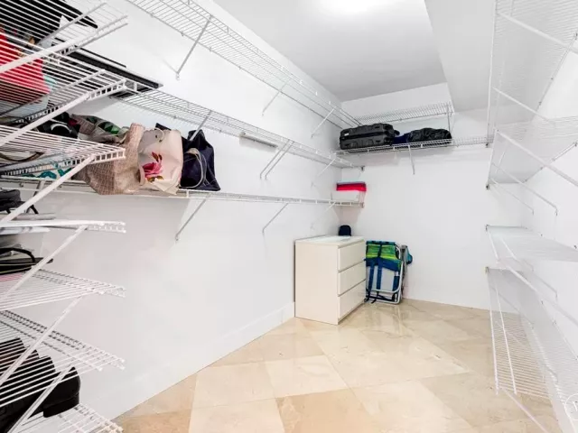 2-bedroom condo for rent in Sunny Isles Beach - 17201 COLLINS Avenue 805 - MondialRealty