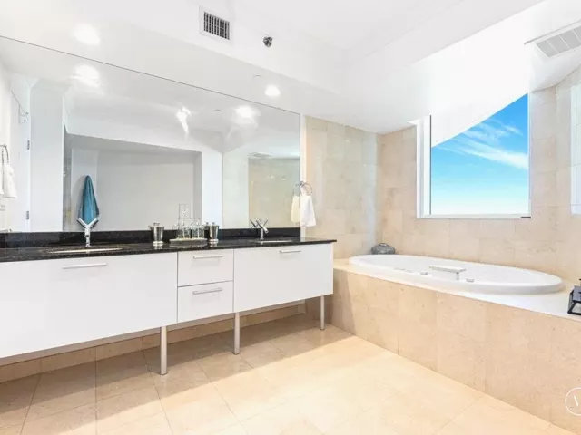 2-bedroom condo for rent in Sunny Isles Beach - 17201 COLLINS Avenue 805 - MondialRealty