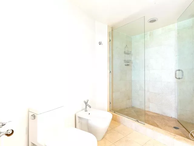 2-bedroom condo for rent in Sunny Isles Beach - 17201 COLLINS Avenue 805 - MondialRealty