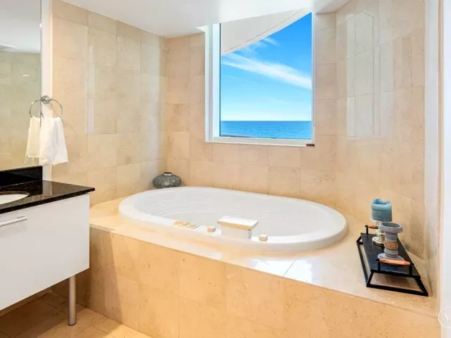 2-bedroom condo for rent in Sunny Isles Beach - 17201 COLLINS Avenue 805 - MondialRealty