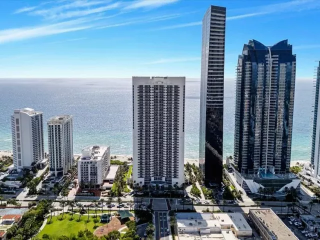 2-bedroom condo for rent in Sunny Isles Beach - 17201 COLLINS Avenue 805 - MondialRealty