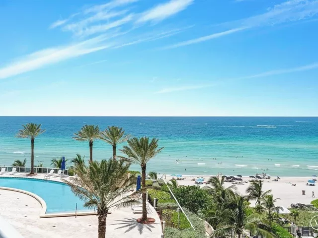2-bedroom condo for rent in Sunny Isles Beach - 17201 COLLINS Avenue 805 - MondialRealty