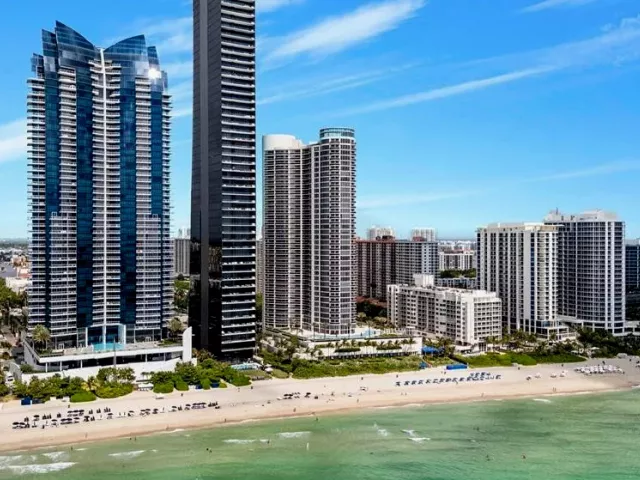 2-bedroom condo for rent in Sunny Isles Beach - 17201 COLLINS Avenue 805 - MondialRealty