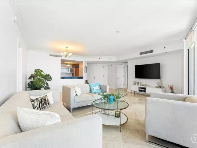 2-bedroom condo for rent in Sunny Isles Beach - 17201 COLLINS Avenue 805 - MondialRealty