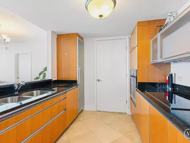 2-bedroom condo for rent in Sunny Isles Beach - 17201 COLLINS Avenue 805 - MondialRealty