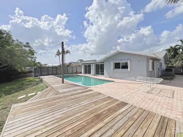 3-bedroom home for sale in Fort Lauderdale - 3318 NW 68TH Court - MondialRealty