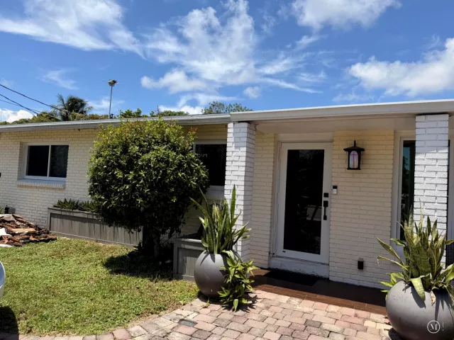 3-bedroom home for sale in West Palm Beach - 1905 S FLORIDA MANGO Road - MondialRealty