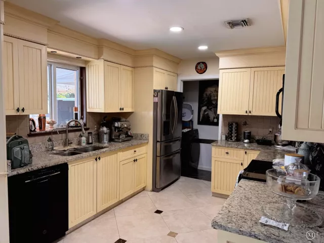 3-bedroom home for sale in West Palm Beach - 1905 S FLORIDA MANGO Road - MondialRealty
