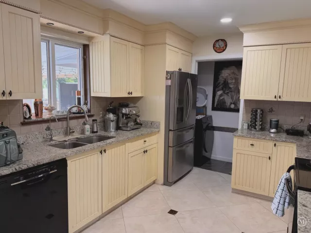 3-bedroom home for sale in West Palm Beach - 1905 S FLORIDA MANGO Road - MondialRealty