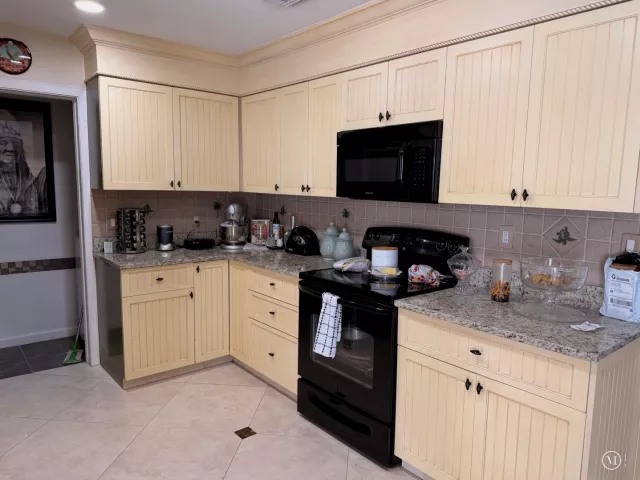 3-bedroom home for sale in West Palm Beach - 1905 S FLORIDA MANGO Road - MondialRealty