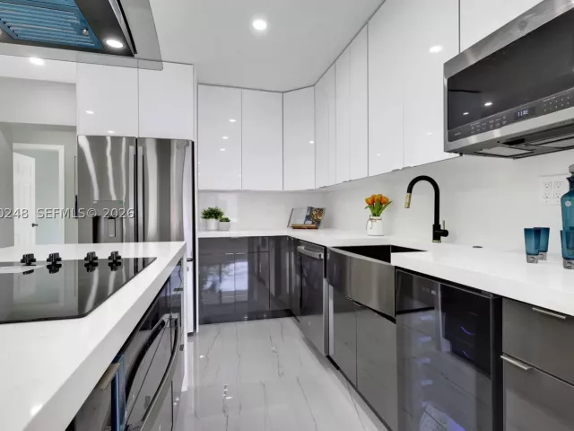 3-bedroom home for sale in Fort Lauderdale - 1997 SW 28th Ave - MondialRealty