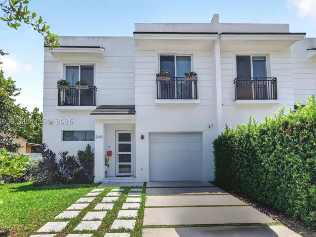 4-bedroom home for rent in Miami - 2149 SW 30th Ct 2149 - MondialRealty
