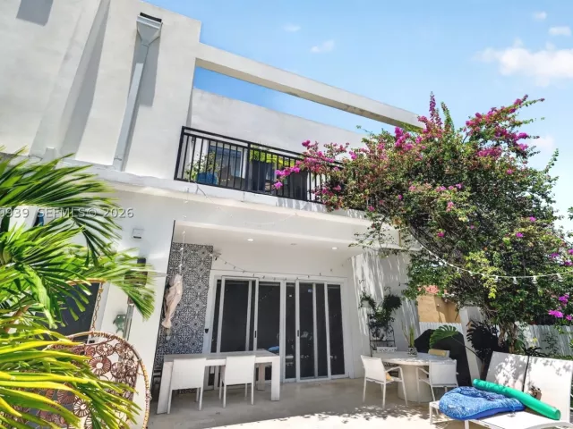 4-bedroom home for rent in Miami - 2149 SW 30th Ct 2149 - MondialRealty