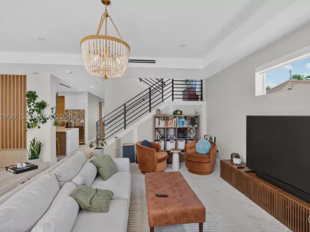 4-bedroom home for rent in Miami - 2149 SW 30th Ct 2149 - MondialRealty