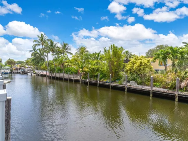 4-bedroom home for rent in Fort Lauderdale - 1713 SW 5th St - MondialRealty