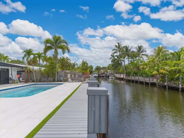 4-bedroom home for rent in Fort Lauderdale - 1713 SW 5th St - MondialRealty