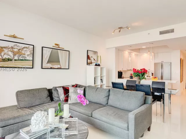 2-bedroom condo for rent in Fort Lauderdale - 315 NE 3rd Ave 1908 - MondialRealty