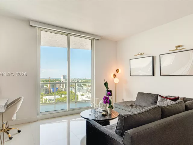 2-bedroom condo for rent in Fort Lauderdale - 315 NE 3rd Ave 1908 - MondialRealty