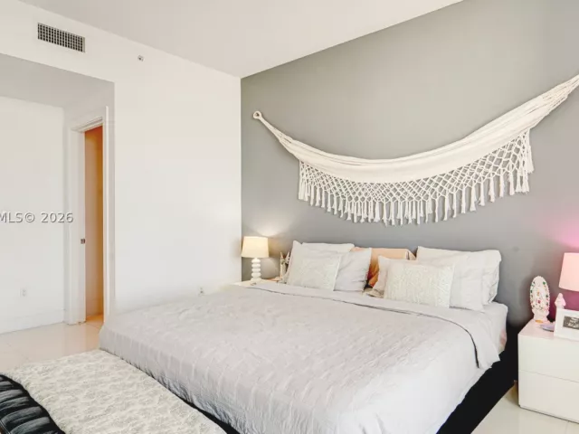 2-bedroom condo for rent in Fort Lauderdale - 315 NE 3rd Ave 1908 - MondialRealty