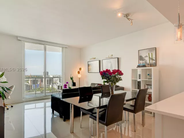 2-bedroom condo for rent in Fort Lauderdale - 315 NE 3rd Ave 1908 - MondialRealty