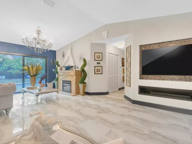 2-bedroom home for sale in Miami - 15830 SW 139th Ave - MondialRealty