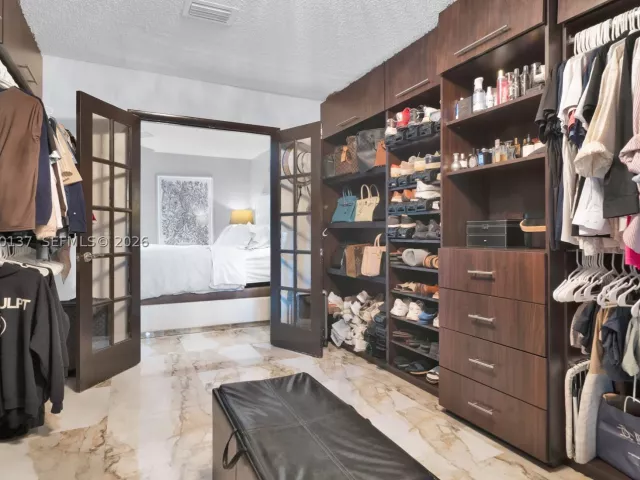 2-bedroom home for sale in Miami - 15830 SW 139th Ave - MondialRealty