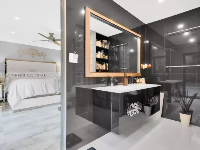 2-bedroom home for sale in Miami - 15830 SW 139th Ave - MondialRealty