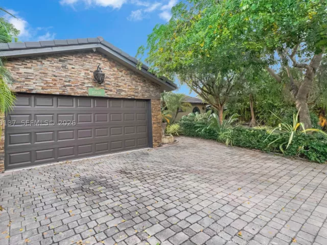 2-bedroom home for sale in Miami - 15830 SW 139th Ave - MondialRealty