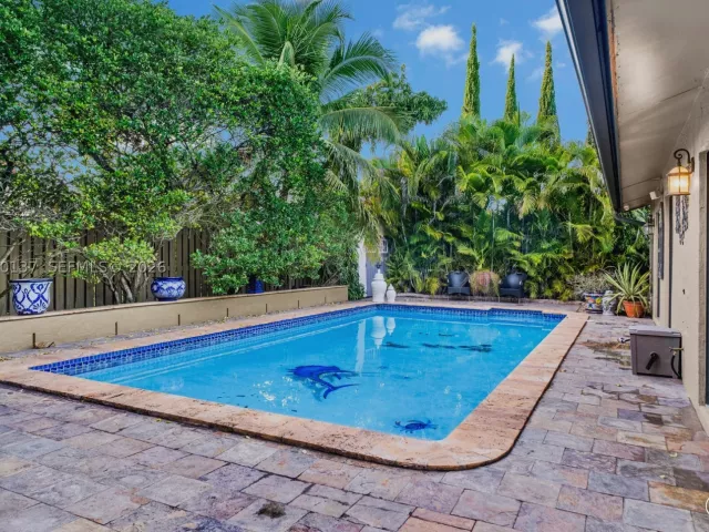 2-bedroom home for sale in Miami - 15830 SW 139th Ave - MondialRealty