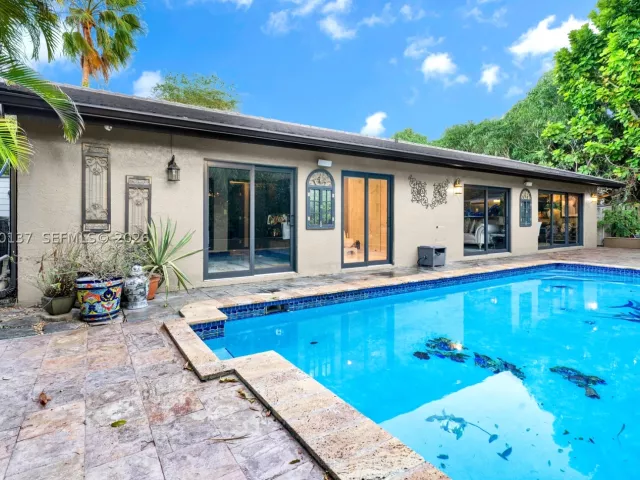 2-bedroom home for sale in Miami - 15830 SW 139th Ave - MondialRealty