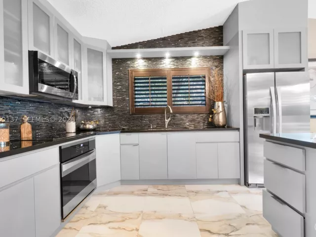 2-bedroom home for sale in Miami - 15830 SW 139th Ave - MondialRealty
