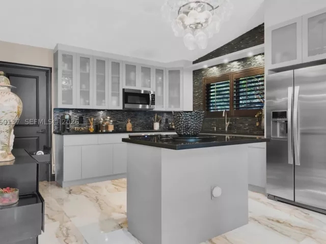 2-bedroom home for sale in Miami - 15830 SW 139th Ave - MondialRealty