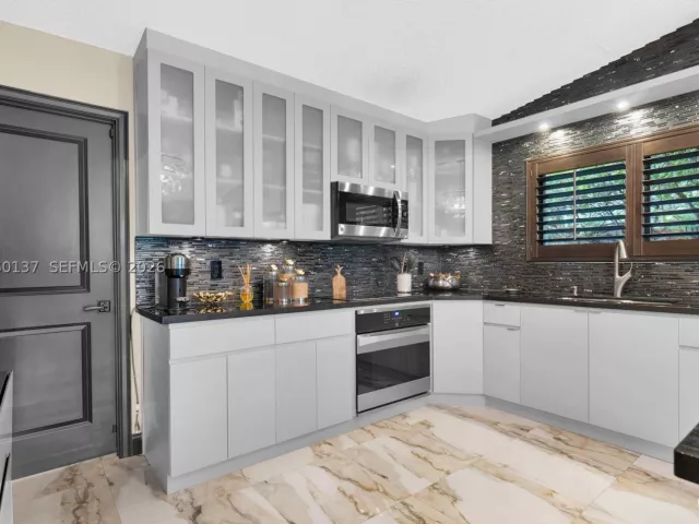 2-bedroom home for sale in Miami - 15830 SW 139th Ave - MondialRealty